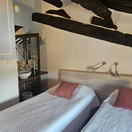 度假居 Spacious House In Paules De Sarsa, 1000 M², Pool