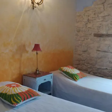 Spacious House In Paules De Sarsa, 1000 M², Pool